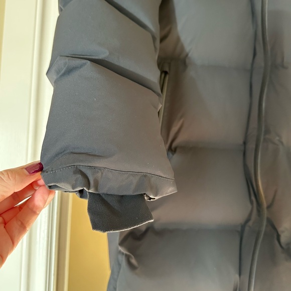 Aritzia The Super Puff₂O™ Long Rainstop™ waterproof goose down puff - Picture 8 of 10